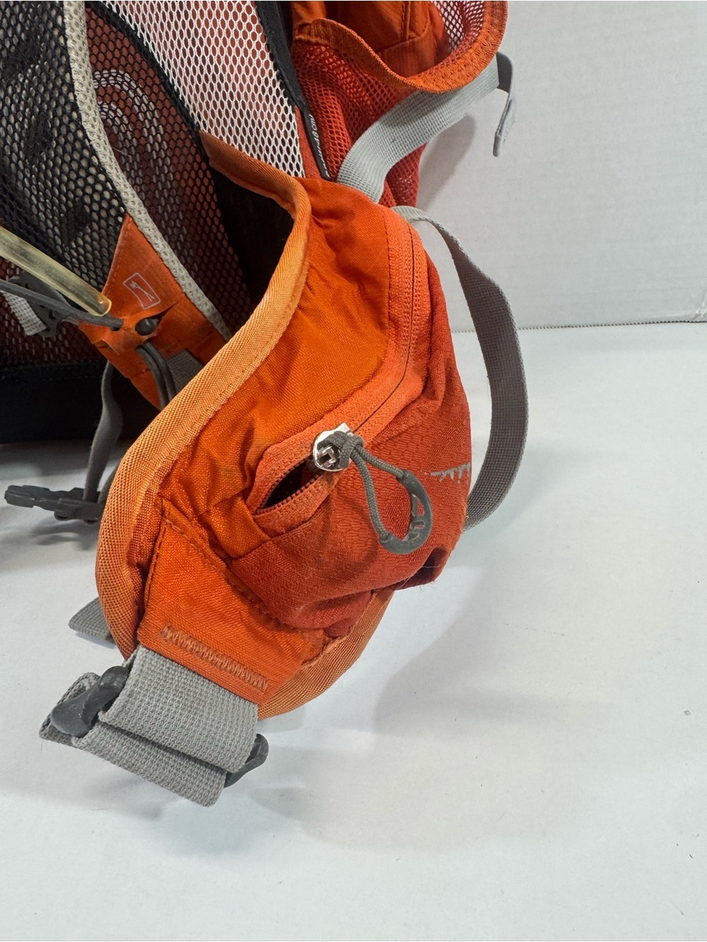 OSPREY stratos 24 hydration Orange Daypack Backpack rain fly - Picture 6 of 10